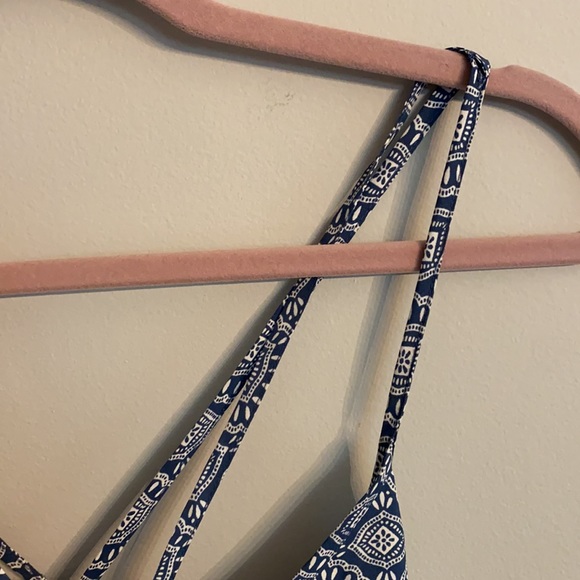 ⭐️2/$10 - Hollister tank - Picture 2 of 3